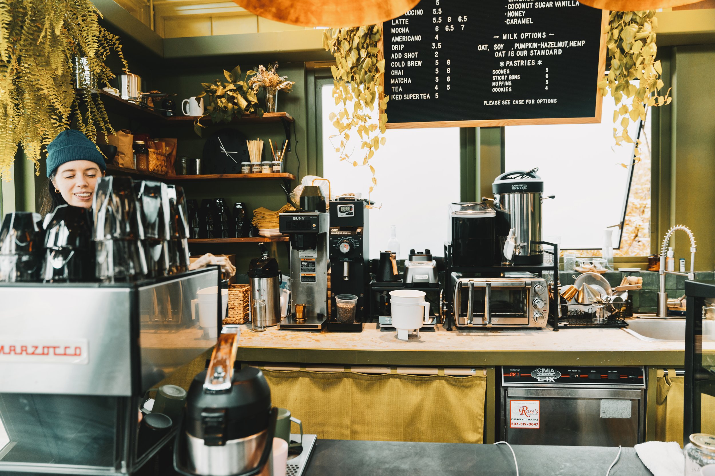  The barista was nothing but smiles and kindess 