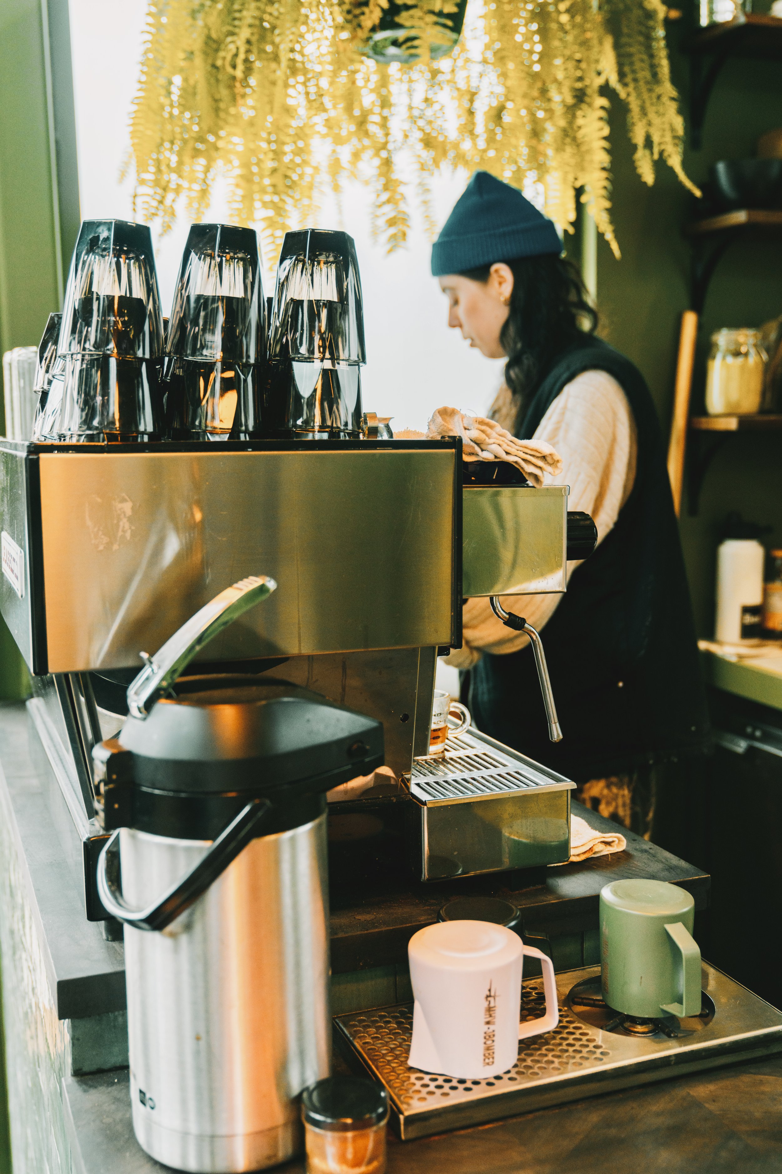  Brewing the double shot of espresso 